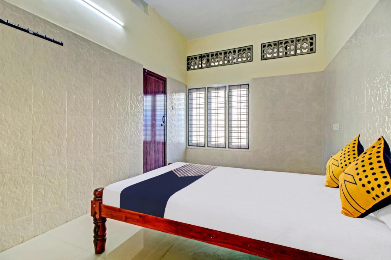 Spot On J P Tourist Home Kollam Kültér fotó