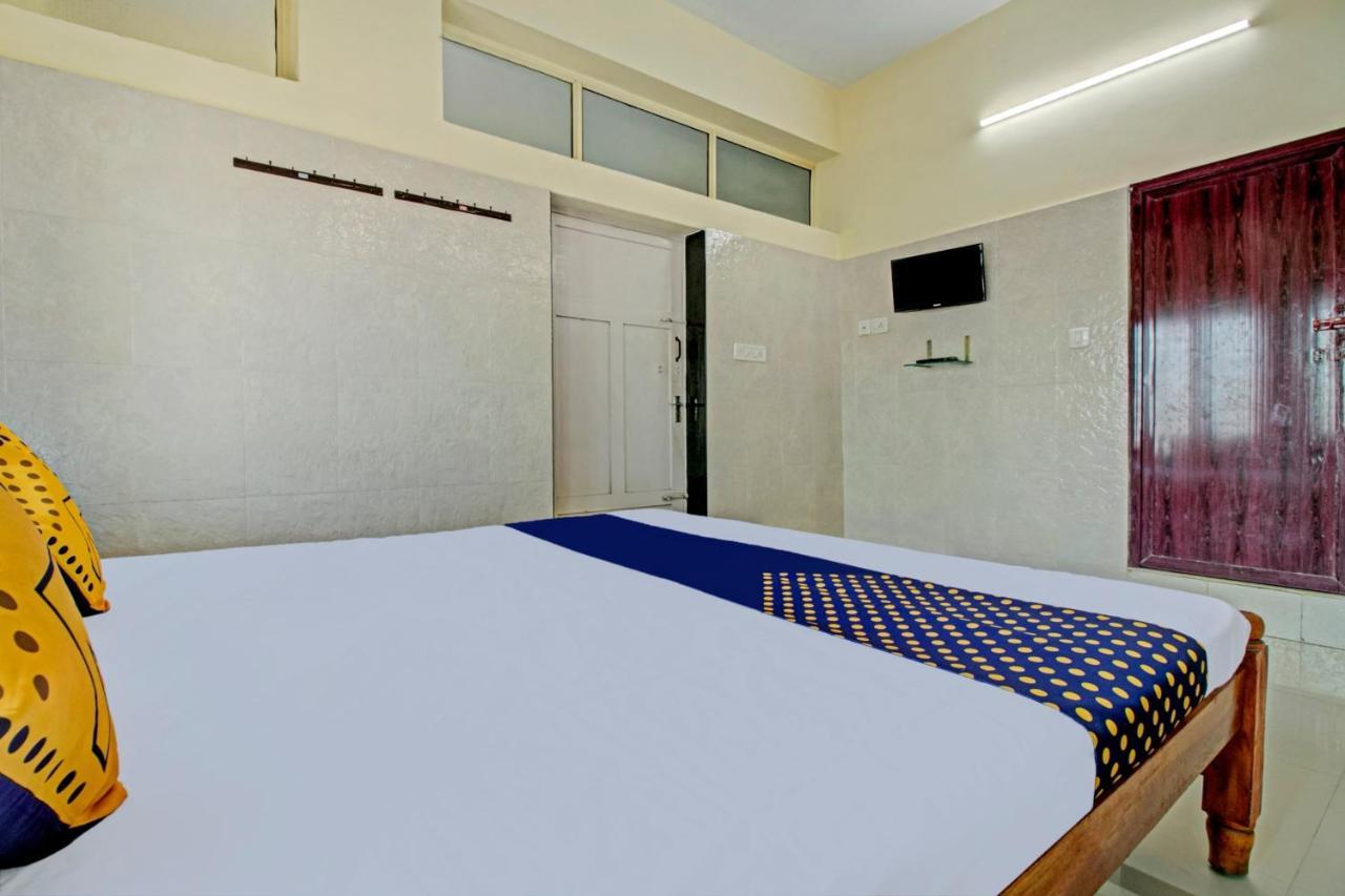 Spot On J P Tourist Home Kollam Kültér fotó