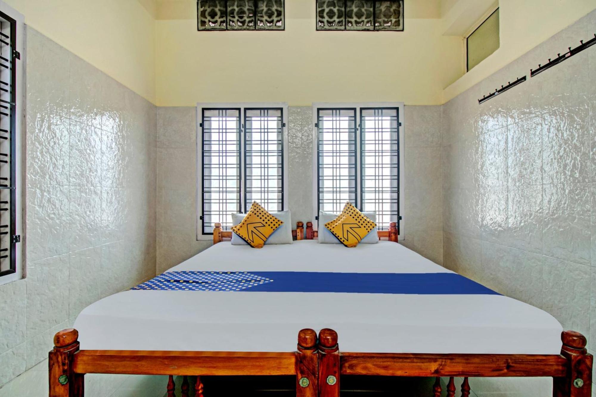 Spot On J P Tourist Home Kollam Kültér fotó