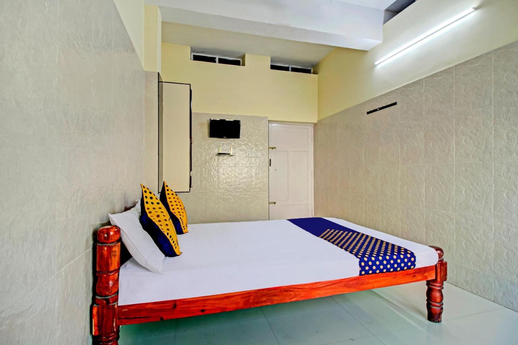 Spot On J P Tourist Home Kollam Kültér fotó